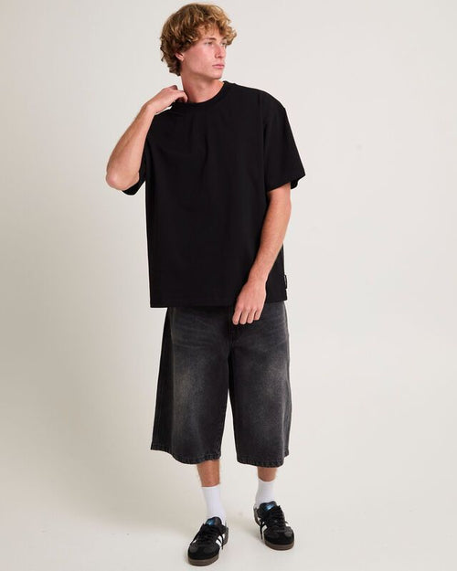 black oversize tee